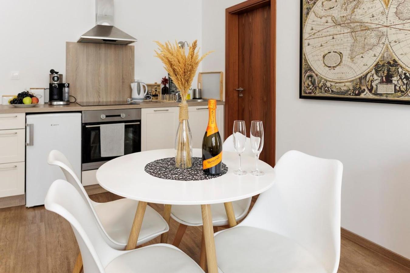 Diamond Residence In Old Town With Free Parking Bratislava Exterior foto